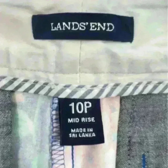 Lands End Women's 10P Multicolor Floral Blue Pink Hawaiian Shorts Midrise - Picture 2 of 9